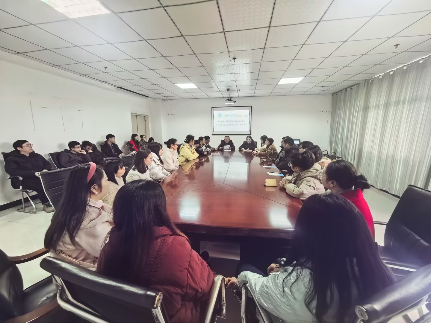现代服务与管理学院召开2024-2025学年 第一学期工作总结暨意识形态专项工作会(图1) 现代服务与管理学院召开2024-2025学年 第一学期工作总结暨意识形态专项工作会(图1)