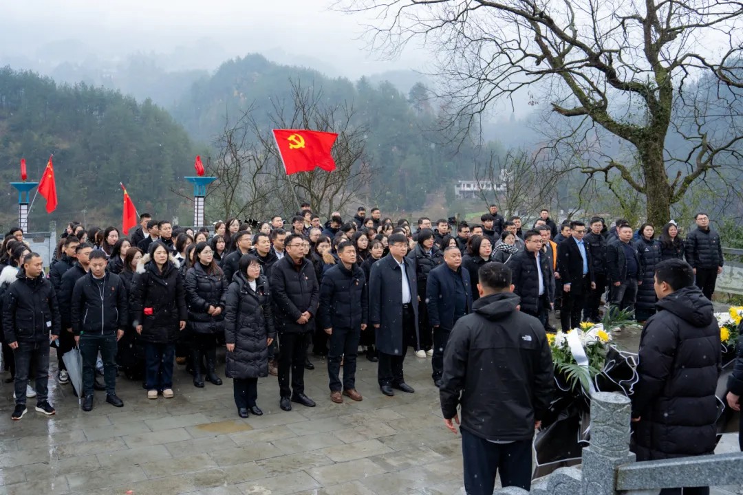 追寻革命足迹 传承红色精神丨mk体育(中国)官方网站全体党员赴黔东特区革命委员会旧址开展党性教育活动(图2) 追寻革命足迹 传承红色精神丨mk体育(中国)官方网站全体党员赴黔东特区革命委员会旧址开展党性教育活动(图2)