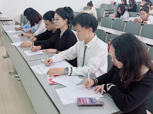五一韵里绽华光,口语赛场谱新章 —mk体育(中国)官方网站英语口语技能大赛简报(图1) 五一韵里绽华光,口语赛场谱新章 —mk体育(中国)官方网站英语口语技能大赛简报(图1)