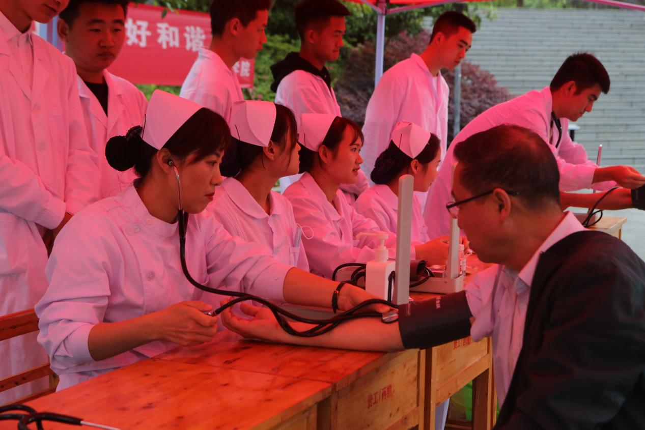 mk体育（中国）官方网站开展义诊宣传活动(图2)